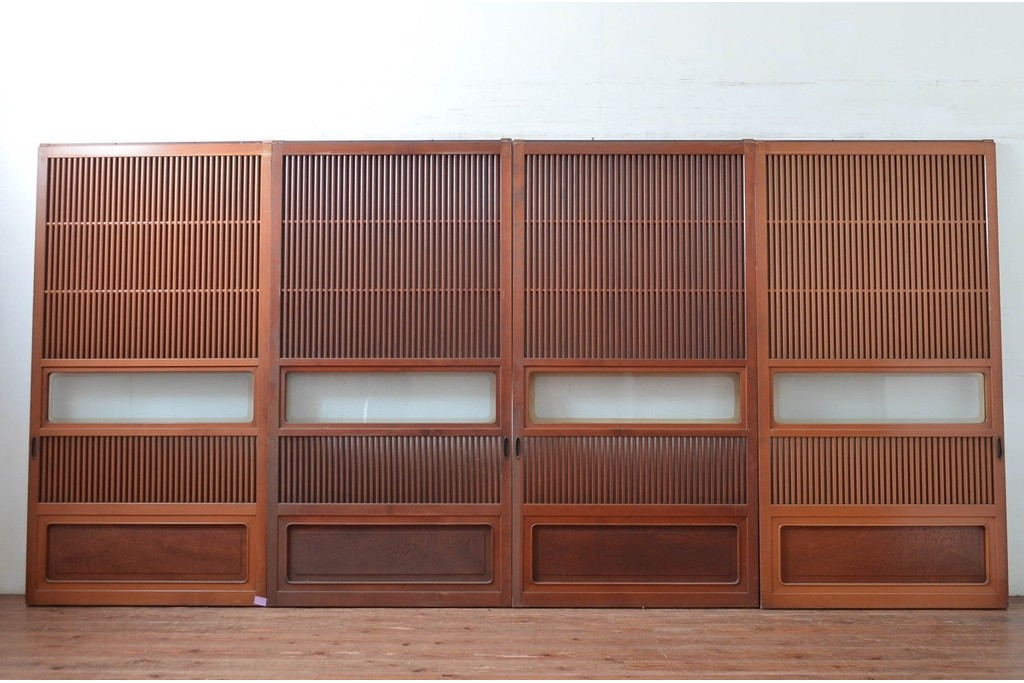 アンティーク建具　激レア!!　希少　特注品　腰板欅(ケヤキ)材　玉杢　両面格子仕上げが見事な最高級のガラス入り格子戸4枚セット　(R-081041)