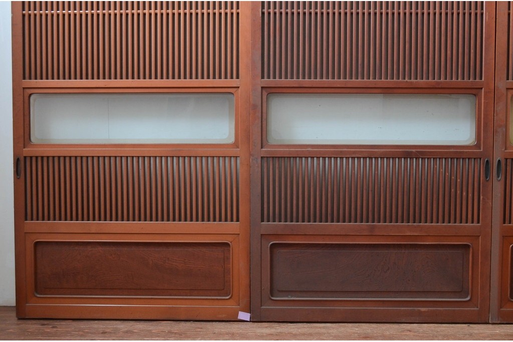 アンティーク建具　激レア!!　希少　特注品　腰板欅(ケヤキ)材　玉杢　両面格子仕上げが見事な最高級のガラス入り格子戸4枚セット　(R-081041)