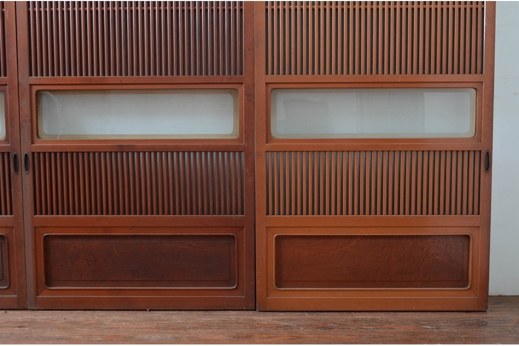 アンティーク建具　激レア!!　希少　特注品　腰板欅(ケヤキ)材　玉杢　両面格子仕上げが見事な最高級のガラス入り格子戸4枚セット　(R-081041)