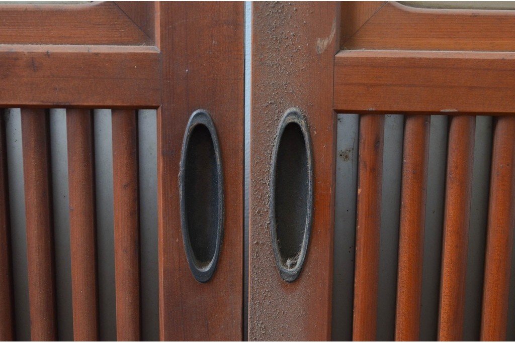 アンティーク建具　激レア!!　希少　特注品　腰板欅(ケヤキ)材　玉杢　両面格子仕上げが見事な最高級のガラス入り格子戸4枚セット　(R-081041)