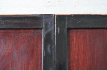 アンティーク建具　激レア!!　鏡板欅(ケヤキ)材　一枚板　鉄格子入り　漆塗りが上品な和の雰囲気を醸し出す裏ガラス入り幅狭格子帯戸2枚セット(引き戸、建具)(R-081045)
