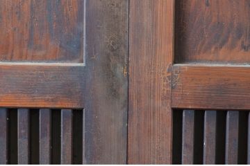 アンティーク建具　長い歴史を刻んだ風合いが魅力的なガラス入り格子帯戸2枚セット(格子戸、板戸、引き戸)(R-081050)