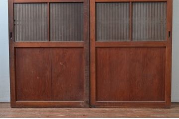 アンティーク建具　長い歴史を刻んだ風合いが魅力的なガラス入り格子帯戸2枚セット(格子戸、板戸、引き戸)(R-081050)