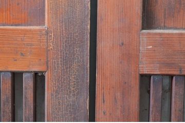 アンティーク建具　ガラス入り!経年による風合いが趣き深い幅広格子帯戸2枚セット(格子戸、引き戸、板戸)(R-081051)