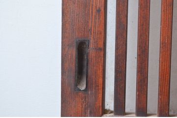 アンティーク建具　ガラス入り!経年による風合いが趣き深い幅広格子帯戸2枚セット(格子戸、引き戸、板戸)(R-081051)