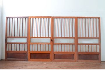 アンティーク建具　優しい木味があたたかみを感じるガラス戸4枚セット(引き戸)(R-081053)