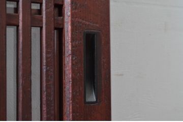 アンティーク建具　アクリル板入り　長い歴史を刻んだ風合いが魅力的な格子帯戸2枚セット(引き戸、格子戸、板戸)(R-081067)