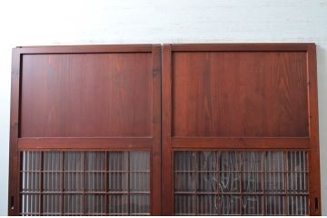 アンティーク建具　アクリル板入り　長い歴史を刻んだ風合いが魅力的な格子帯戸2枚セット(引き戸、格子戸、板戸)(R-081067)