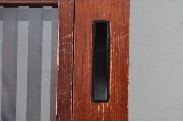 アンティーク建具　アクリル板入り　長い歴史を刻んだ風合いが魅力的な格子帯戸2枚セット(引き戸、格子戸、板戸)(R-081067)