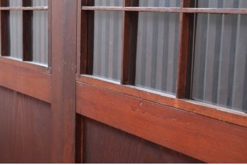 アンティーク建具　アクリル板入り　長い歴史を刻んだ風合いが魅力的な格子帯戸2枚セット(引き戸、格子戸、板戸)(R-081067)