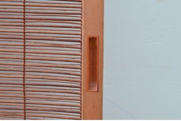 アンティーク建具　無双腰板が涼しげな和の空間を演出する夏戸2枚(簾戸、簀戸、葭戸、夏障子、葦戸、引き戸)(R-081069)