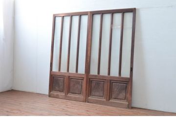 アンティーク建具　上手物!!　腰板欅(ケヤキ)材　素朴な木味が魅力的な作りの良い玄関戸2枚セット(引き戸、ガラス戸)(R-081081)