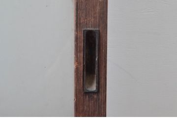 アンティーク建具　上手物!!　腰板欅(ケヤキ)材　素朴な木味が魅力的な作りの良い玄関戸2枚セット(引き戸、ガラス戸)(R-081081)