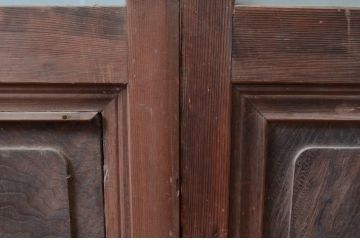 アンティーク建具　上手物!!　腰板欅(ケヤキ)材　素朴な木味が魅力的な作りの良い玄関戸2枚セット(引き戸、ガラス戸)(R-081081)