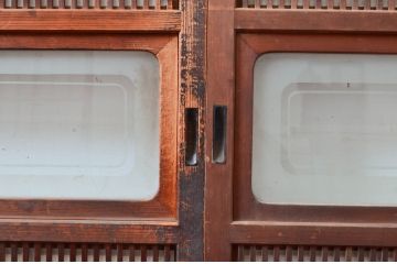 アンティーク建具　上手物!!　どこか懐かしい雰囲気を醸し出す裏障子付き格子戸4枚セット(引き戸、障子戸、ガラス帯戸)(R-081083)