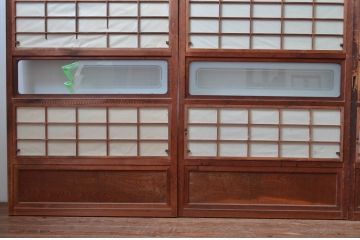 アンティーク建具　上手物!!　どこか懐かしい雰囲気を醸し出す裏障子付き格子戸4枚セット(引き戸、障子戸、ガラス帯戸)(R-081083)