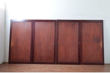 アンティーク建具　杉材　一枚板　味わい深い色合いと木目が魅力的な板戸4枚セット(引き戸、建具)(R-081084)