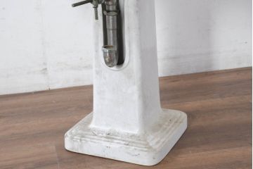 和製ビンテージ　希少!!　東洋陶器　TOTO　ヨーロピアン　クラシックな美しさと空間の開放感が魅力のペデスタルシンク(洗面台、流し、手洗いスタンド、ウォッシュスタンド、店舗什器)(R-081099)