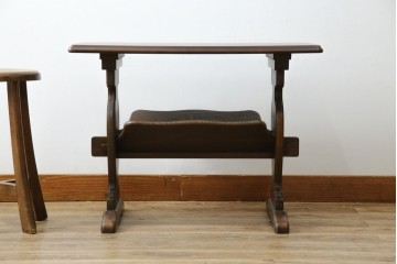 和製ビンテージ　オールドカリモク(karimoku)　マガジンラック付き　木のぬくもり感じるサイドテーブル(電話台、飾り台、ディスプレイ台、陳列棚、コンソールテーブル、ヴィンテージ)(R-081100)