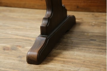 和製ビンテージ　オールドカリモク(karimoku)　マガジンラック付き　木のぬくもり感じるサイドテーブル(電話台、飾り台、ディスプレイ台、陳列棚、コンソールテーブル、ヴィンテージ)(R-081100)