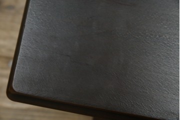 和製ビンテージ　オールドカリモク(karimoku)　マガジンラック付き　木のぬくもり感じるサイドテーブル(電話台、飾り台、ディスプレイ台、陳列棚、コンソールテーブル、ヴィンテージ)(R-081100)