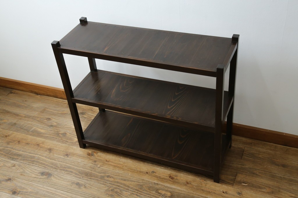 和製アンティーク　木味の簡素な三段飾り棚　(R-081102)