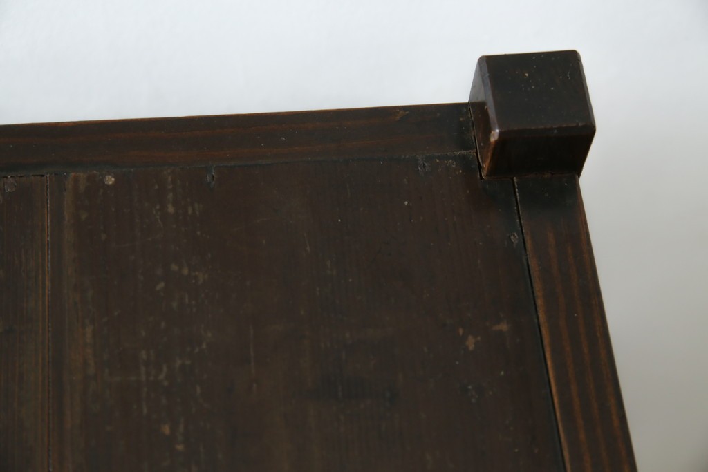 和製アンティーク　木味の簡素な三段飾り棚　(R-081102)