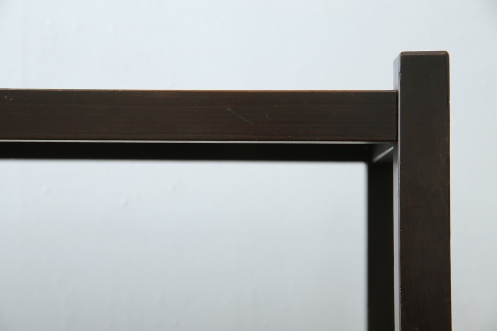 和製アンティーク　木味の簡素な三段飾り棚　(R-081102)