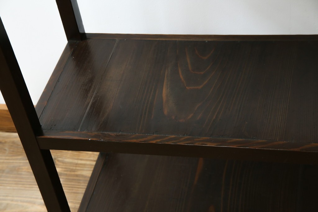 和製アンティーク　木味の簡素な三段飾り棚　(R-081102)