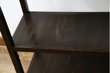 和製アンティーク　木味の簡素な三段飾り棚　(R-081102)