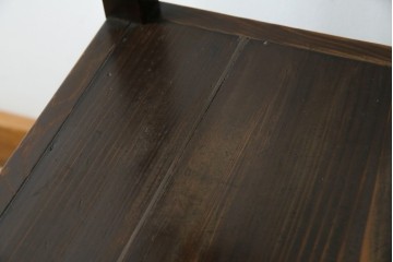 和製アンティーク　木味の簡素な三段飾り棚　(R-081102)