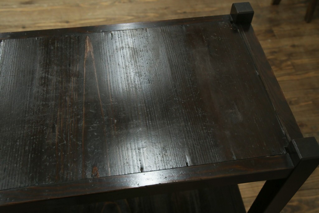 和製アンティーク　木味の簡素な三段飾り棚　(R-081102)