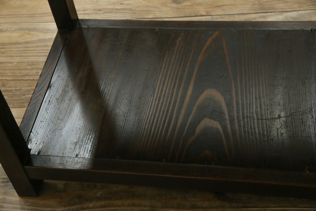 和製アンティーク　木味の簡素な三段飾り棚　(R-081102)