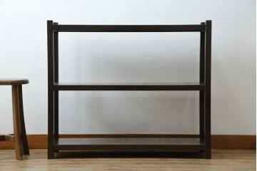 和製アンティーク　木味の簡素な三段飾り棚　(R-081102)
