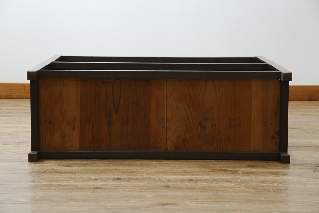 和製アンティーク　木味の簡素な三段飾り棚　(R-081102)