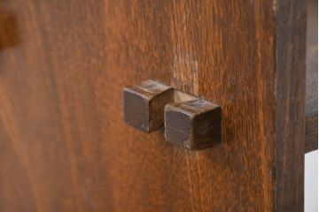 和製アンティーク　栓材　懐かしい雰囲気漂う楔(くさび)式本棚(4段、オープンシェルフ、ディスプレイラック、陳列棚、ブックシェルフ、飾り棚)(R-081103)