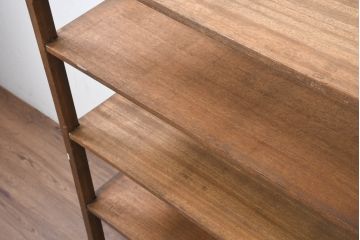 和製アンティーク　大型　ラワン材　味わい深い木の風合いが魅力的!!シンプルな幅広飾り棚(オープンラック、オープンシェルフ、飾り棚、陳列棚)(R-081104)