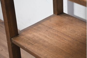 和製アンティーク　大型　ラワン材　味わい深い木の風合いが魅力的!!シンプルな幅広飾り棚(オープンラック、オープンシェルフ、飾り棚、陳列棚)(R-081104)