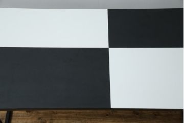 和製ビンテージ　デコラ天板　アイアンフレーム　かわいいチェッカー柄が目を引くローテーブル(センターテーブル、リビングテーブル、鉄脚、ヴィンテージ)(R-081106)