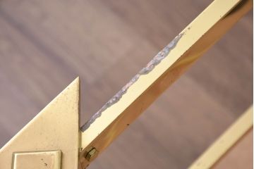 イタリアビンテージ　高級家具ブランド　Vivai del Sud(ヴィヴァイ デル シュッド)社製　ブラスフレーム　スモークガラス　洗練されたデザインのコーヒーテーブル(サイドテーブル、ローテーブル、リビングテーブル、センターテーブル、店舗什器、ヴィンテージ)(R-081107)