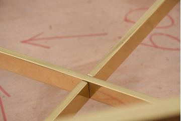 イタリアビンテージ　高級家具ブランド　Vivai del Sud(ヴィヴァイ デル シュッド)社製　ブラスフレーム　スモークガラス　洗練されたデザインのコーヒーテーブル(サイドテーブル、ローテーブル、リビングテーブル、センターテーブル、店舗什器、ヴィンテージ)(R-081107)