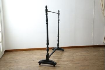 フランスアンティーク　挽物(ターニングレッグ)フレーム　挽き物細工が美しいデザインのハンガーラック(コートハンガー、洋服掛け、コート掛け、ドレスハンガー、店舗什器、キャスター付き、クロージングレール)(R-081109)
