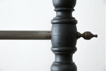 フランスアンティーク　挽物(ターニングレッグ)フレーム　挽き物細工が美しいデザインのハンガーラック(コートハンガー、洋服掛け、コート掛け、ドレスハンガー、店舗什器、キャスター付き、クロージングレール)(R-081109)
