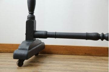 フランスアンティーク　挽物(ターニングレッグ)フレーム　挽き物細工が美しいデザインのハンガーラック(コートハンガー、洋服掛け、コート掛け、ドレスハンガー、店舗什器、キャスター付き、クロージングレール)(R-081109)
