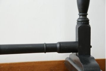 フランスアンティーク　挽物(ターニングレッグ)フレーム　挽き物細工が美しいデザインのハンガーラック(コートハンガー、洋服掛け、コート掛け、ドレスハンガー、店舗什器、キャスター付き、クロージングレール)(R-081109)