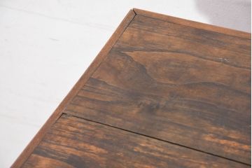 和製アンティーク　シンプルで使い勝手の良い小振りな縦型ガラスケース(Gケース、ショーケース、ディスプレイケース、コレクションケース、サイドキャビネット、飾り棚、陳列棚、収納棚、戸棚、店舗什器)(R-081111)