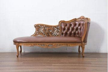 中古　高級品　イタリア家具　本革　細やかな彫刻の素晴らしいレザーシェーズロング(2人掛けソファ、二人掛け、セティ)(R-081115)