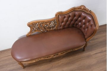 中古　高級品　イタリア家具　本革　細やかな彫刻の素晴らしいレザーシェーズロング(2人掛けソファ、二人掛け、セティ)(R-081115)