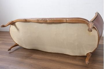 中古　高級品　イタリア家具　本革　細やかな彫刻の素晴らしいレザーシェーズロング(2人掛けソファ、二人掛け、セティ)(R-081115)