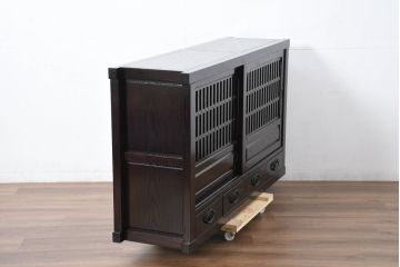 中古　美品　重厚感ある佇まいが魅力的な五尺水屋箪笥サイドボード(食器棚、戸棚、収納棚、キャビネット)(R-081118)